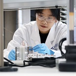 Researcher working in the laboratory